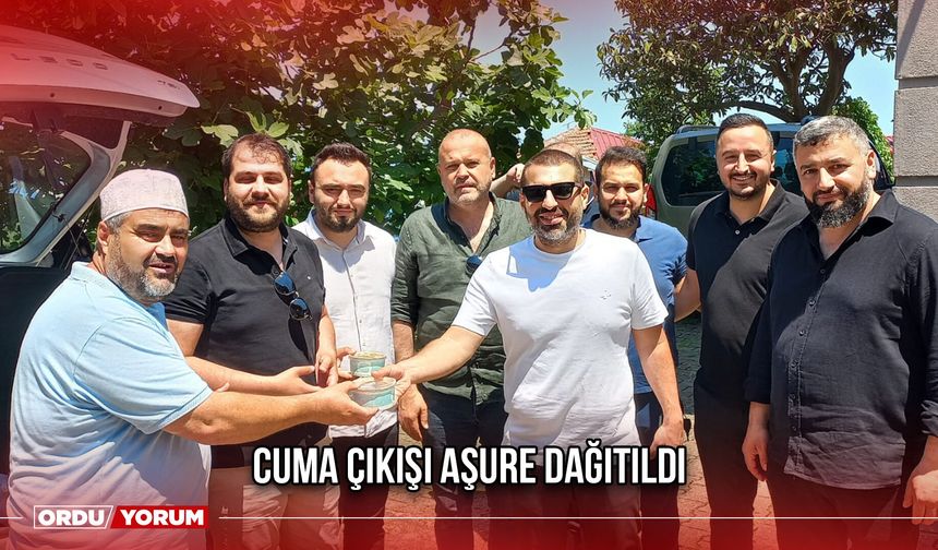 Cuma Çıkışı Aşure Dağıtıldı
