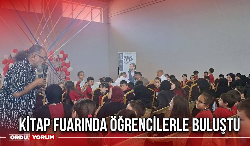 Kitap Fuarında Öğrencilerle Buluştu