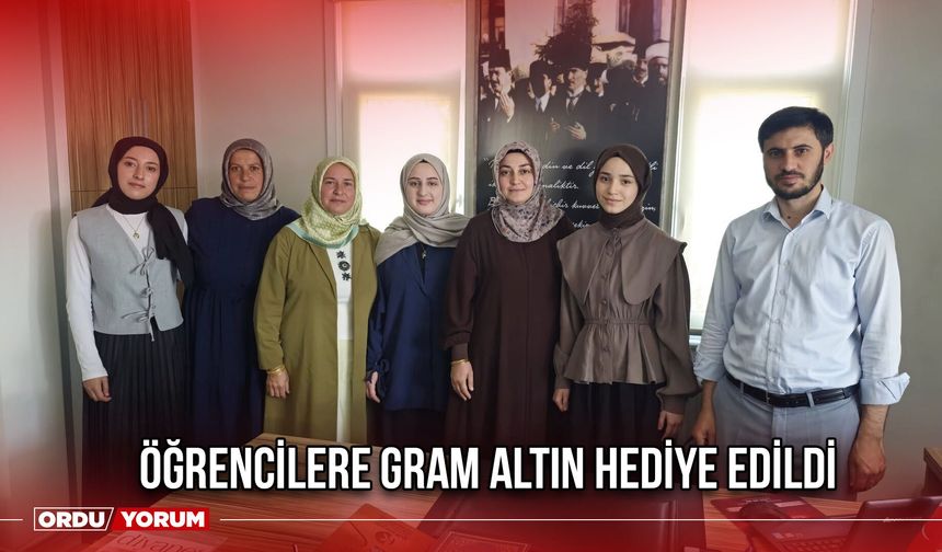 Öğrencilere Gram Altın Hediye Edildi