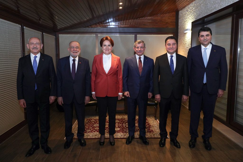 akşener2