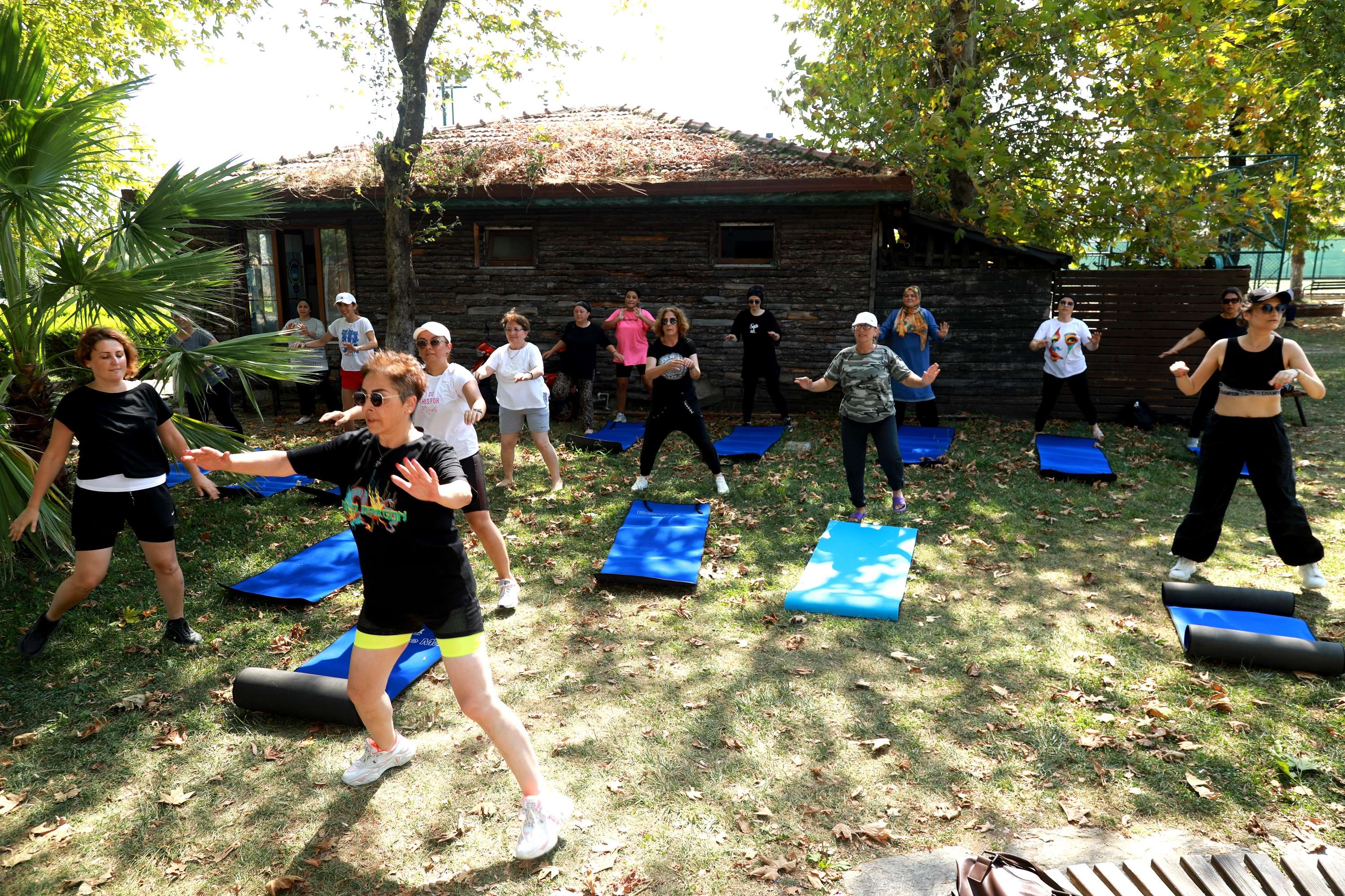 kadınalr spor yapıyor (1)