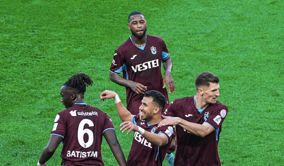 Trabzonsporlu Oyuncularin Adana Demirspor Macindaki Gol Sevincleri