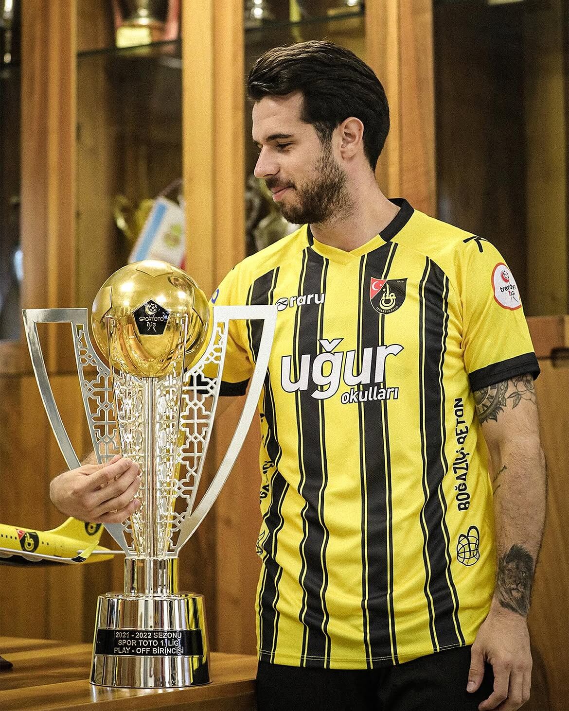 𝘌𝘷𝘪𝘯𝘦 𝘺𝘦𝘯𝘪𝘥𝘦𝘯 𝘩𝘰𝘴̧ 𝘨𝘦𝘭𝘥𝘪𝘯. 💛🖤𝗧𝘂𝗻𝗰𝗲𝗿 𝗗𝘂𝗵𝗮𝗻 𝗔𝗸𝘀𝘂. 💪🏻 (1)